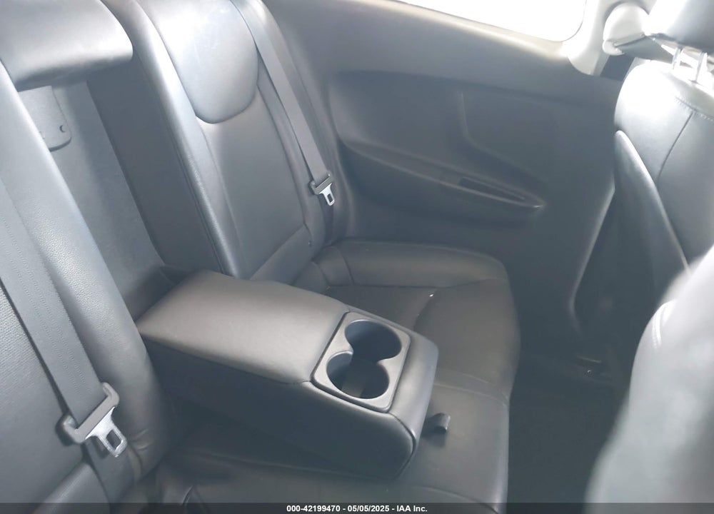 2014 HYUNDAI ELANTRA VIN: KMHDH6AH1EU027303