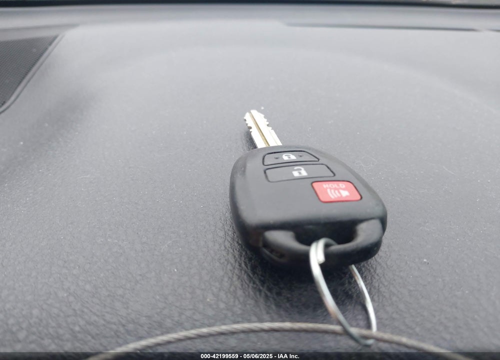 2018 TOYOTA RAV4 LE VIN: 2T3ZFREV1JW485325