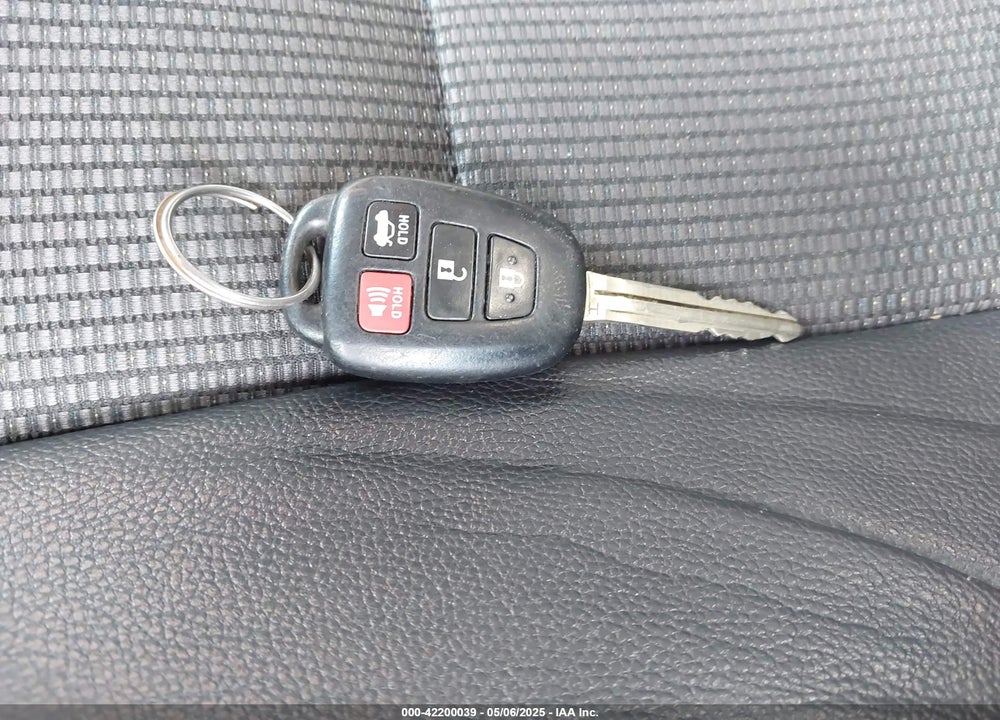 2017 TOYOTA COROLLA SE VIN: 2T1BURHE7HC828341