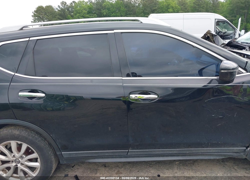 2018 NISSAN ROGUE VIN: 5N1AT2MT9JC802070