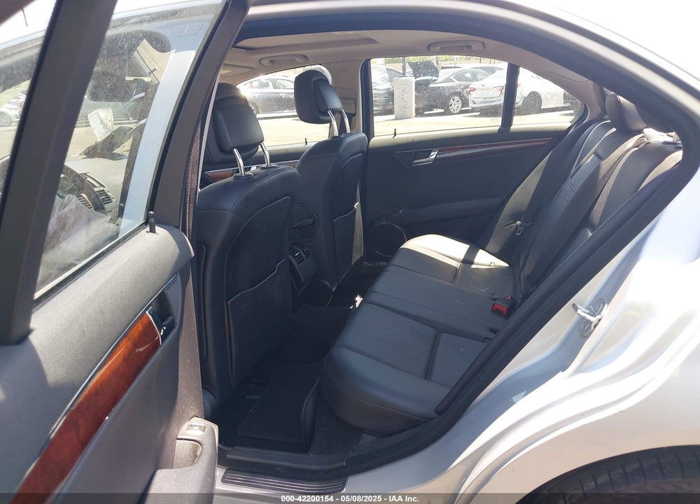 2011 MERCEDES-BENZ C 300 LUXURY/SPORT VIN: WDDGF5EB7BR156058