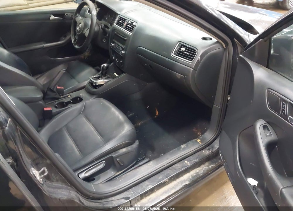 2014 VOLKSWAGEN JETTA VIN: 3VWD17AJ1EM274064