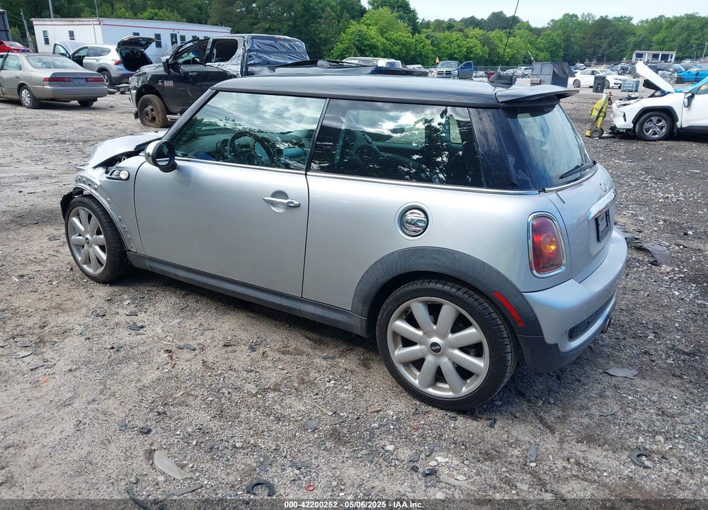 2007 MINI COOPER VIN: WMWMF73537TL88038