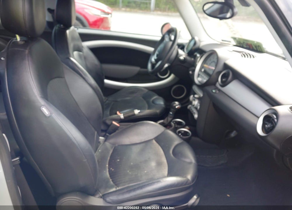 2007 MINI COOPER VIN: WMWMF73537TL88038