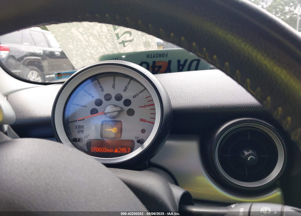 2007 MINI COOPER VIN: WMWMF73537TL88038