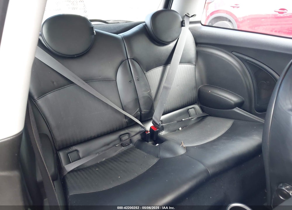 2007 MINI COOPER VIN: WMWMF73537TL88038