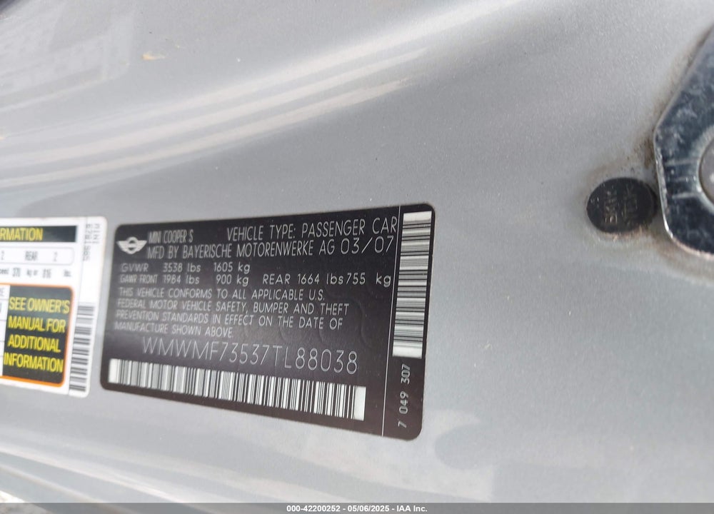 2007 MINI COOPER VIN: WMWMF73537TL88038
