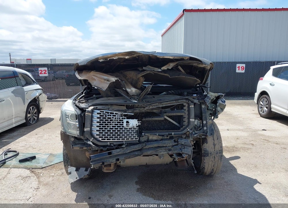 2015 GMC YUKON XL 1500 DENALI VIN: 1GKS2JKJ4FR610281