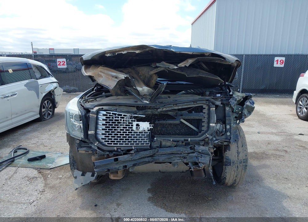 2015 GMC YUKON XL 1500 DENALI VIN: 1GKS2JKJ4FR610281