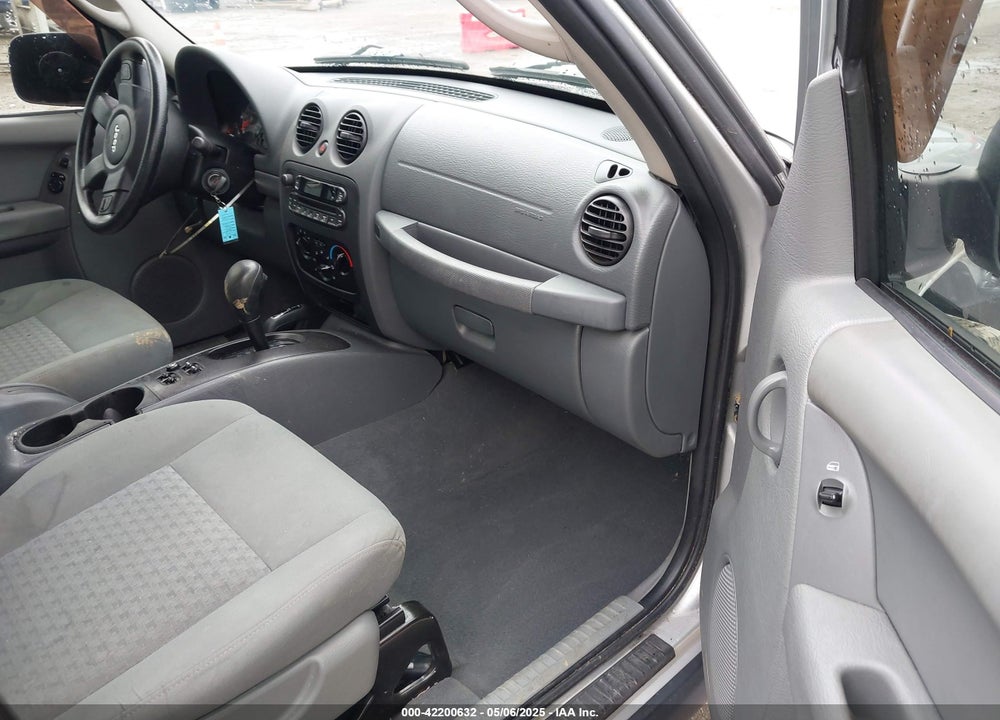 2007 JEEP LIBERTY VIN: 1J4GL48K57W523020