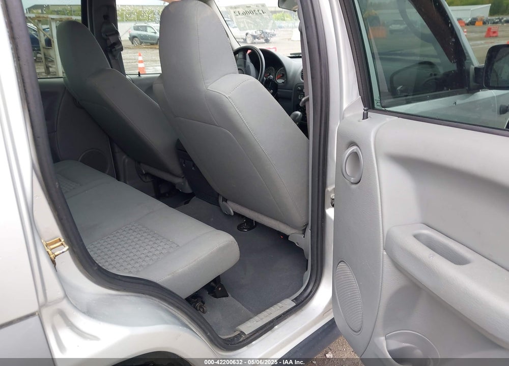 2007 JEEP LIBERTY VIN: 1J4GL48K57W523020