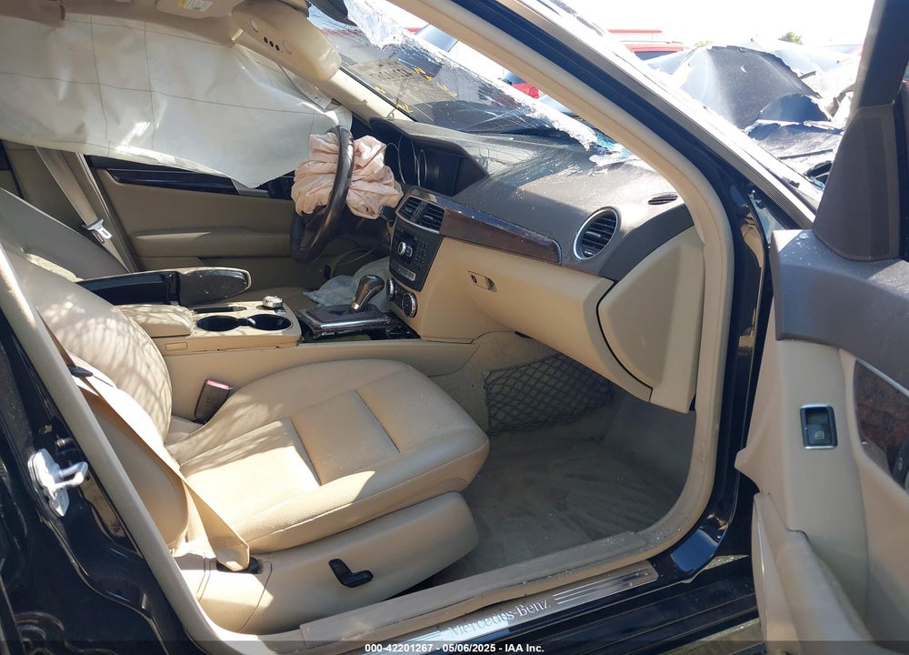 2013 MERCEDES-BENZ C VIN: WDDGF8AB3DG123189