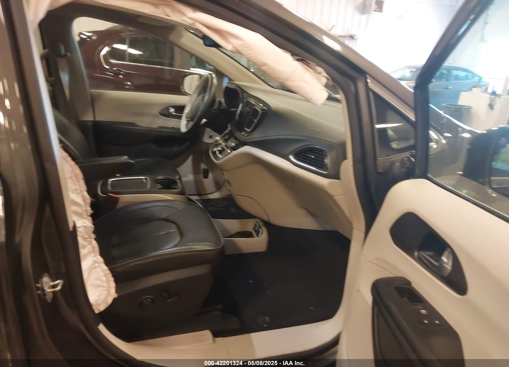 2019 CHRYSLER PACIFICA LIMITED VIN: 2C4RC1GG1KR741872