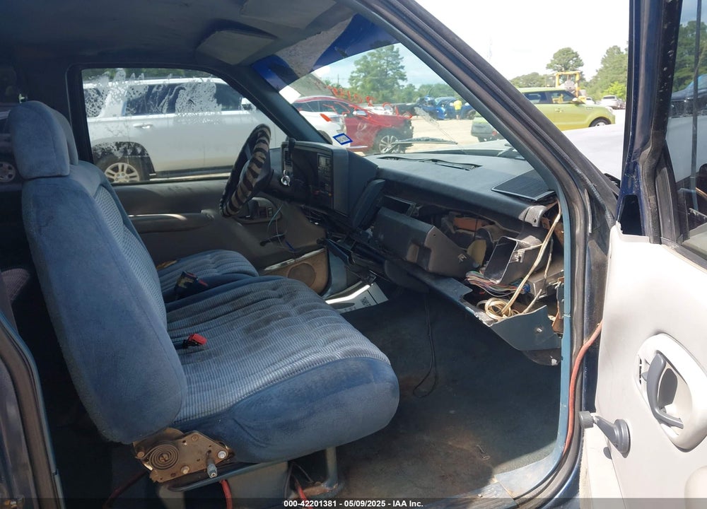 1993 CHEVROLET GMT-400 C1500 VIN: 2GCEC19K5P1268743