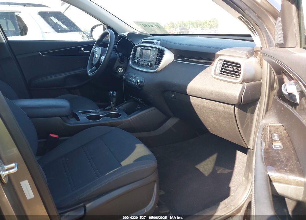 2017 KIA SORENTO 3.3L LX VIN: 5XYPGDA54HG306572