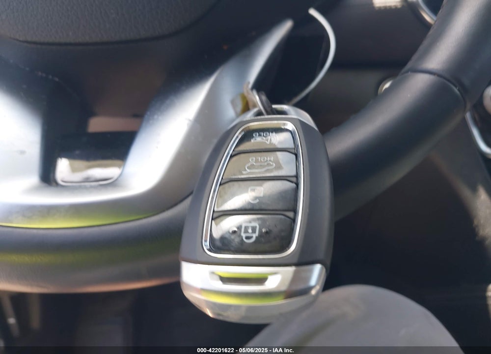 2020 HYUNDAI SANTA FE VIN: 5NMS33AD3LH291553