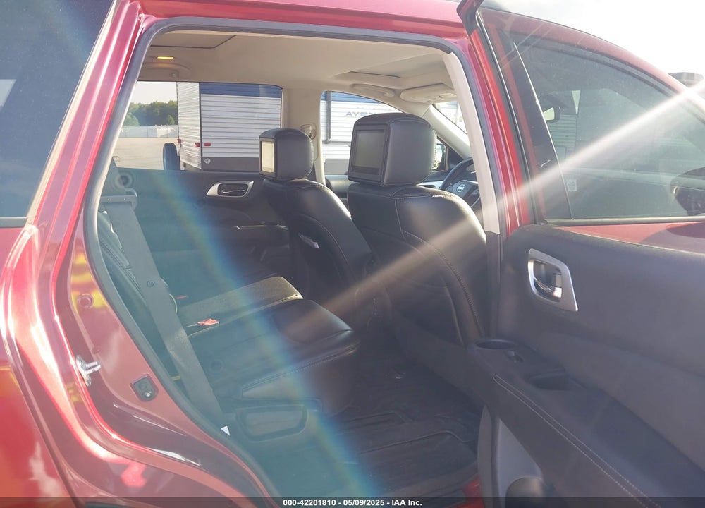 2017 NISSAN PATHFINDER VIN: 5N1DR2MM8HC604899