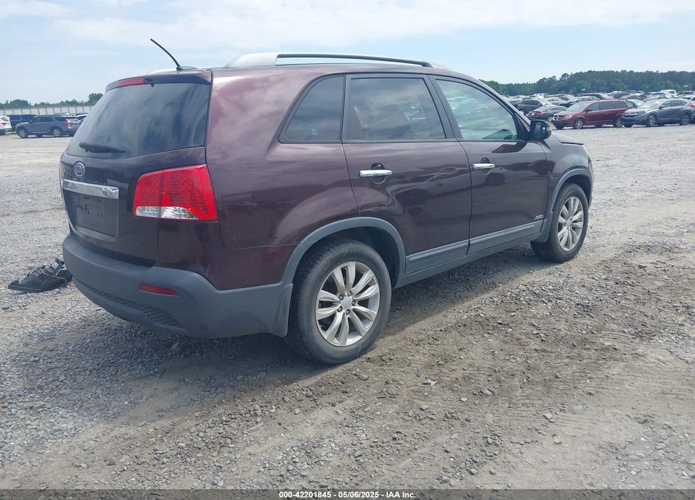 2011 KIA SORENTO VIN: 5XYKTDA24BG079273