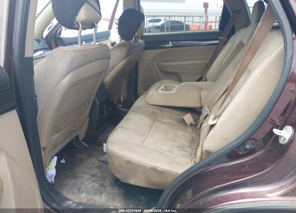 2011 KIA SORENTO VIN: 5XYKTDA24BG079273