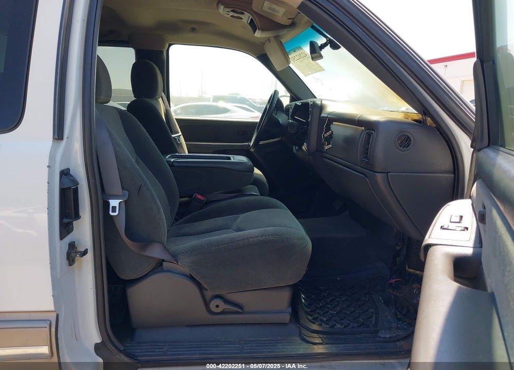 2003 CHEVROLET SILVERADO 1500 LS VIN: 2GCEK19T931164939