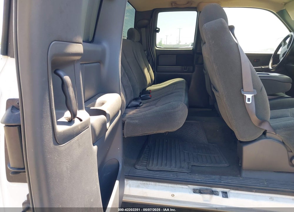 2003 CHEVROLET SILVERADO 1500 LS VIN: 2GCEK19T931164939