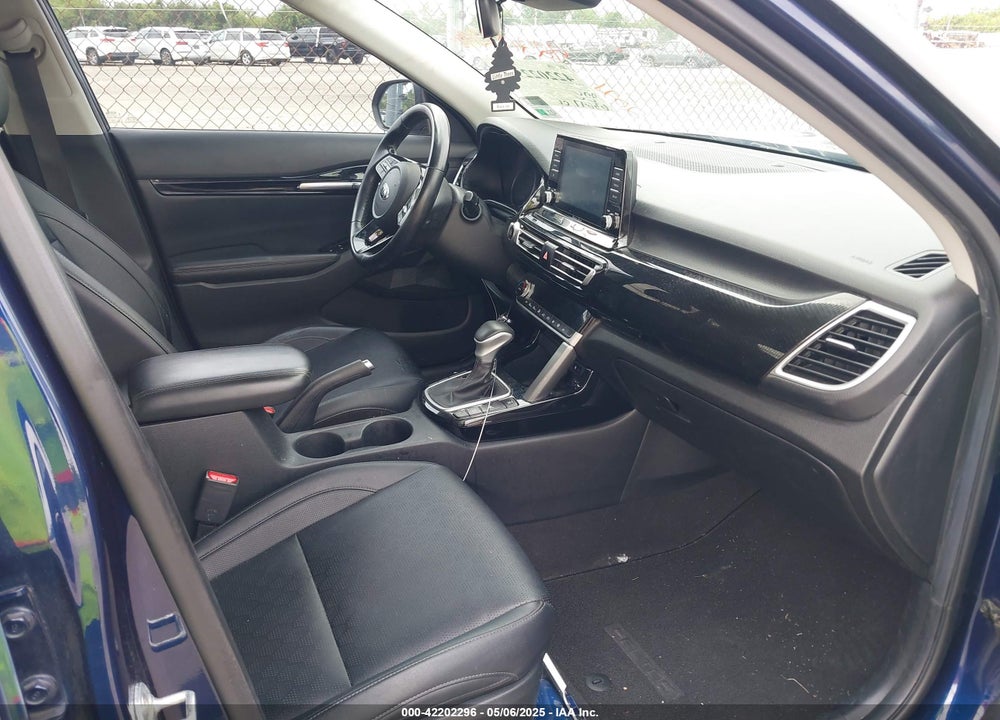2021 KIA SELTOS VIN: KNDERCAA4M7127481