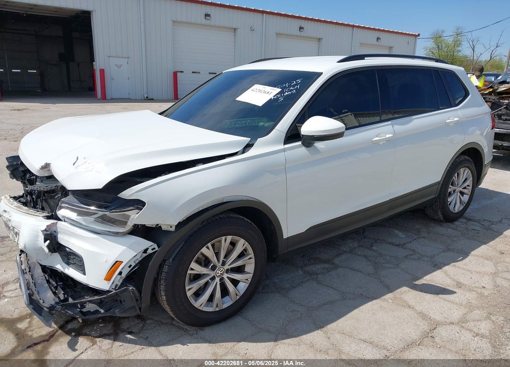 2019 VOLKSWAGEN TIGUAN VIN: 3VV0B7AX0KM027036