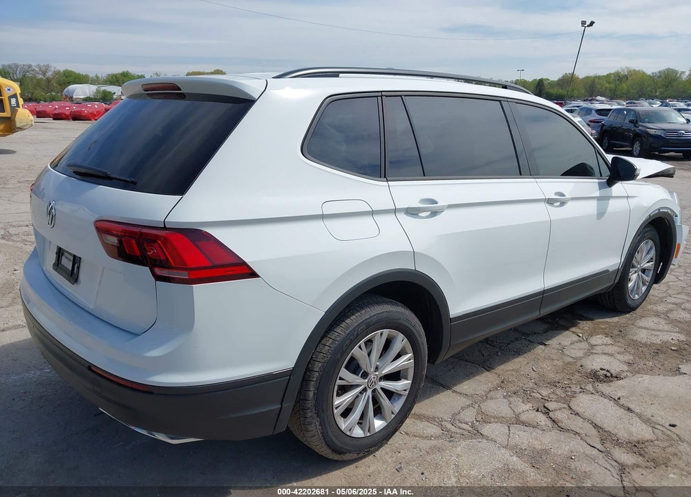 2019 VOLKSWAGEN TIGUAN VIN: 3VV0B7AX0KM027036