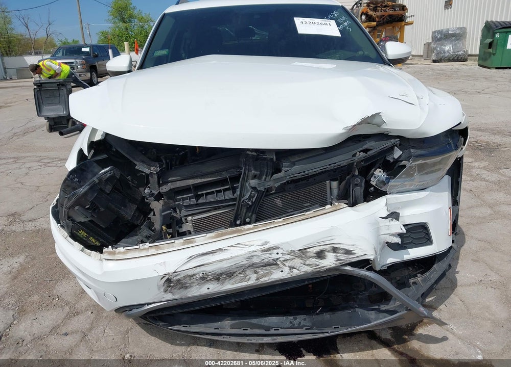 2019 VOLKSWAGEN TIGUAN VIN: 3VV0B7AX0KM027036