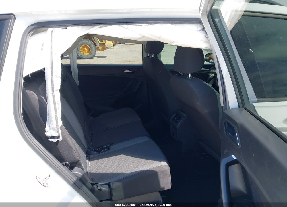 2019 VOLKSWAGEN TIGUAN VIN: 3VV0B7AX0KM027036