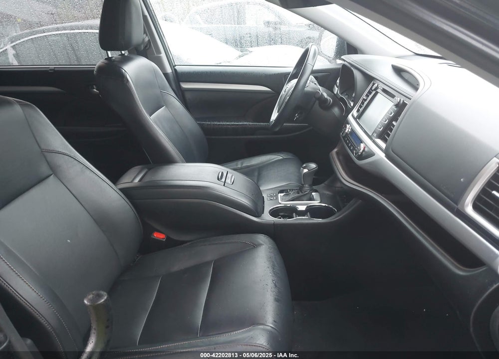 2018 TOYOTA HIGHLANDER VIN: 5TDJZRFH0JS887299