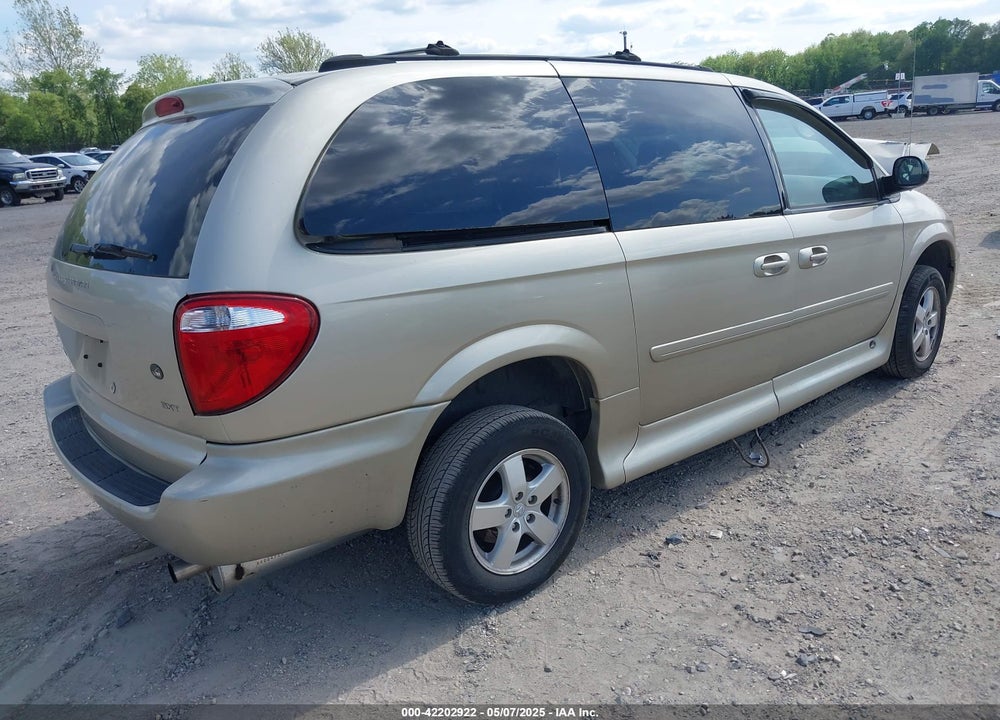 2005 DODGE GRAND CARAVAN SXT VIN: 2D4GP44L85R596416