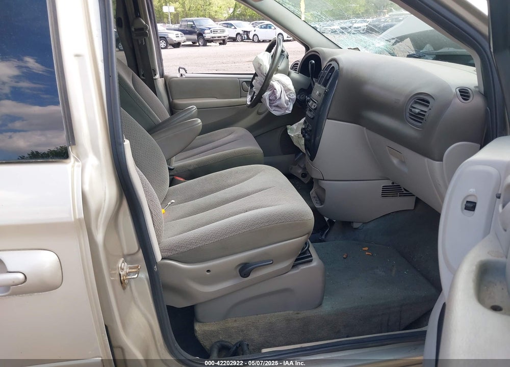 2005 DODGE GRAND CARAVAN SXT VIN: 2D4GP44L85R596416