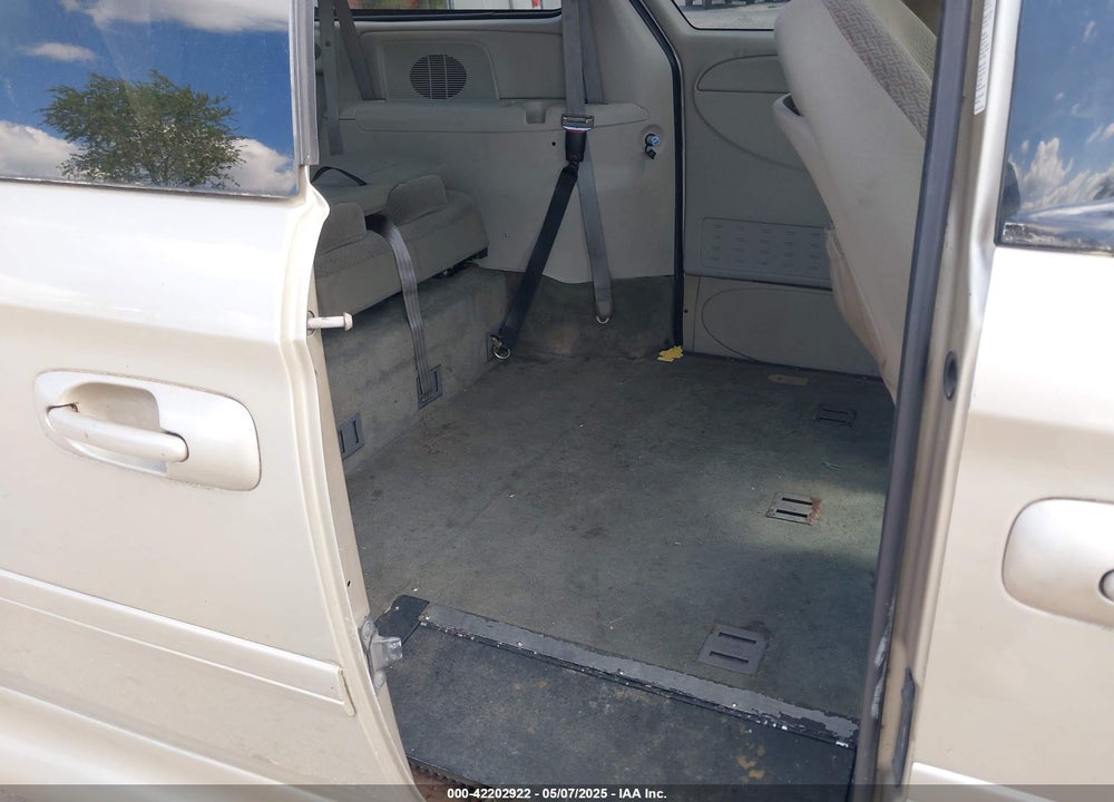 2005 DODGE GRAND CARAVAN SXT VIN: 2D4GP44L85R596416