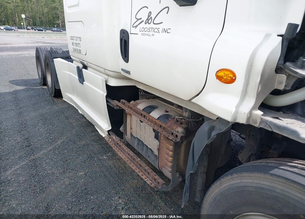 2015 FREIGHTLINER CASCADIA 125 --- VIN: 3AKJGLD54FSGB8710