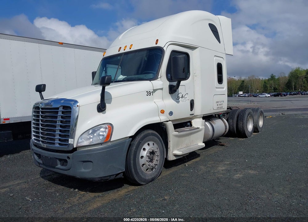 2015 FREIGHTLINER CASCADIA 125 --- VIN: 3AKJGLD54FSGB8710