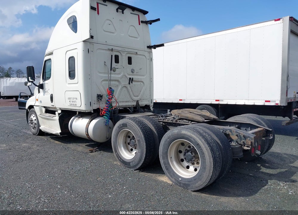 2015 FREIGHTLINER CASCADIA 125 --- VIN: 3AKJGLD54FSGB8710