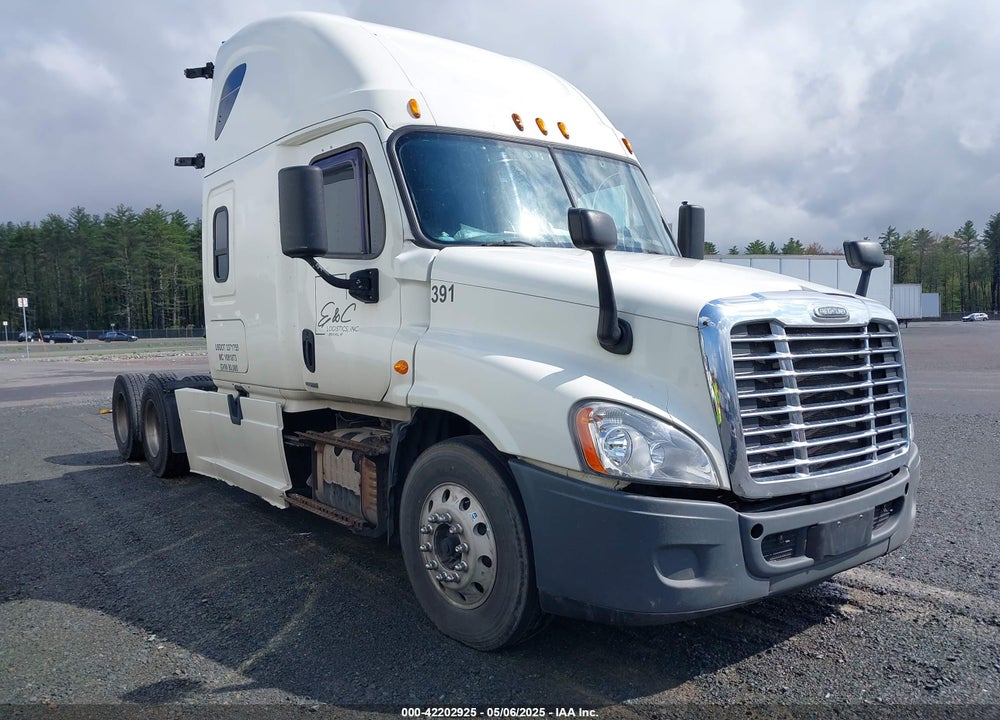 2015 FREIGHTLINER CASCADIA 125 --- VIN: 3AKJGLD54FSGB8710