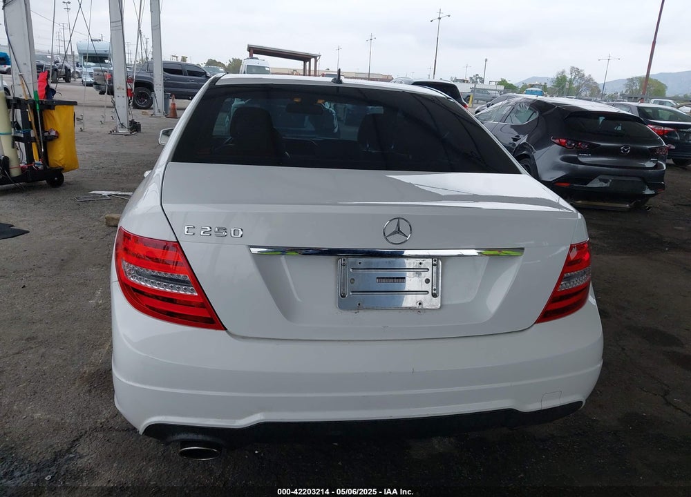 2013 MERCEDES-BENZ C VIN: WDDGF4HB2DR280148