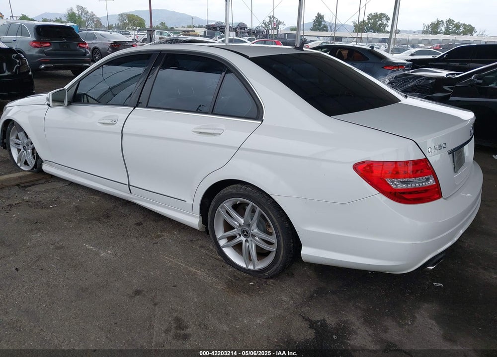 2013 MERCEDES-BENZ C VIN: WDDGF4HB2DR280148