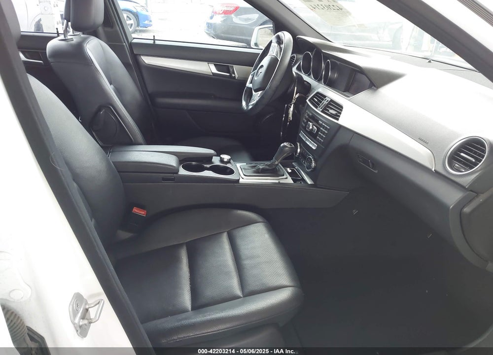 2013 MERCEDES-BENZ C VIN: WDDGF4HB2DR280148