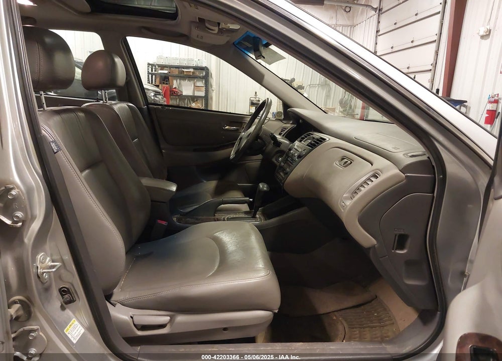 2001 HONDA ACCORD 2.3 EX VIN: JHMCG56671C009665