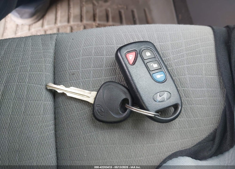 2011 HYUNDAI SANTA FE GLS VIN: 5XYZGDAB3BG079199