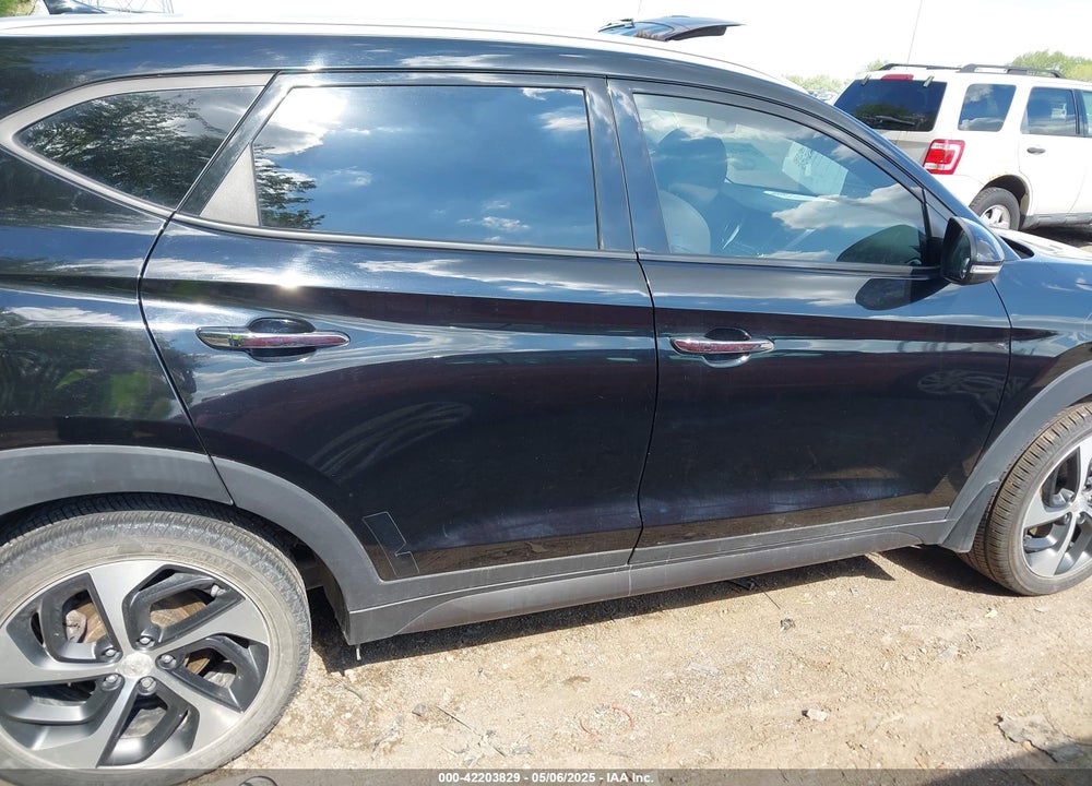 2016 HYUNDAI TUCSON VIN: KM8J33A25GU219046