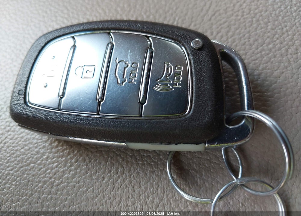 2016 HYUNDAI TUCSON VIN: KM8J33A25GU219046