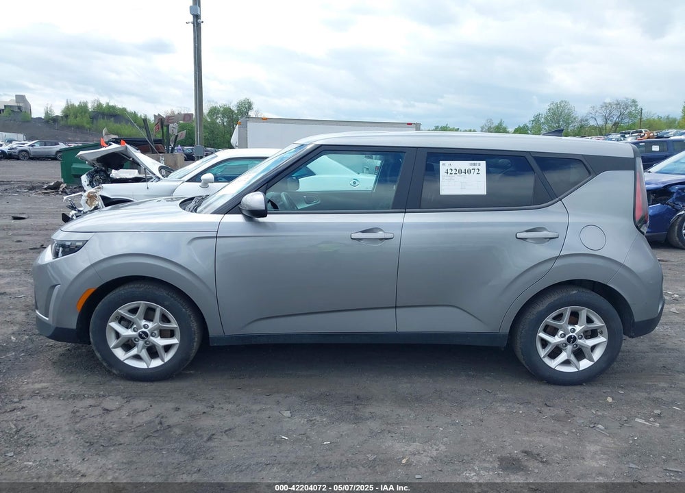 2023 KIA SOUL VIN: KNDJ23AU4P7877898