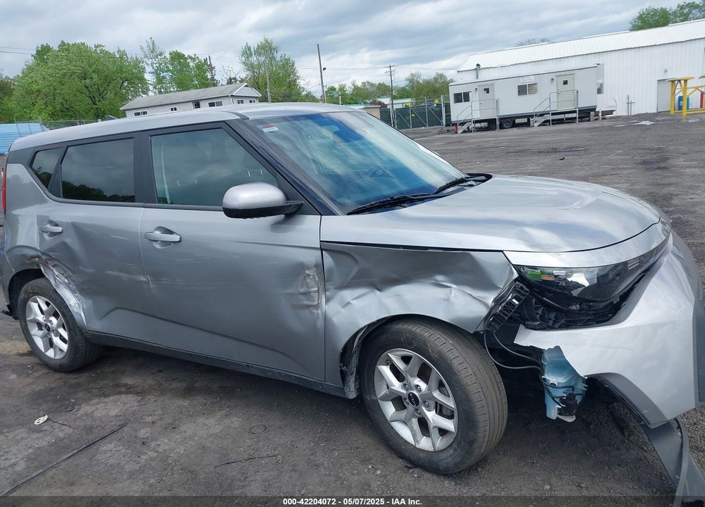 2023 KIA SOUL VIN: KNDJ23AU4P7877898