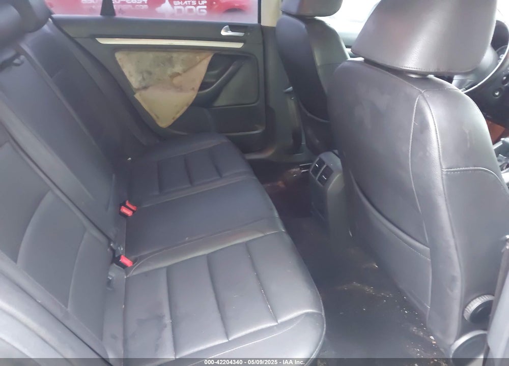 2010 VOLKSWAGEN JETTA VIN: 3VWAZ7AJ2AM113258