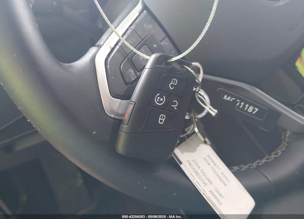 2024 VOLKSWAGEN TIGUAN VIN: 3VV3B7AX2RM001187
