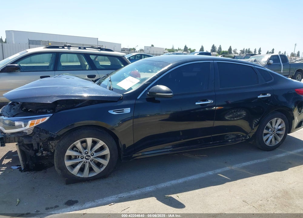 2018 KIA OPTIMA VIN: 5XXGT4L38JG263243